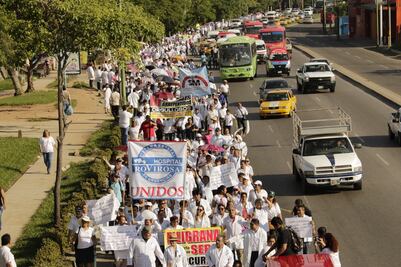 Protestan médicos en Tabasco por crisis de hospitales