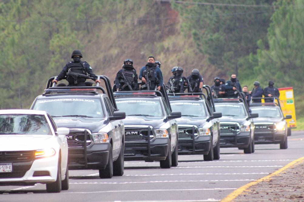 En todas las entradas al municipio de Uruapan habrá puntos de revisión a cargo de elementos de los tres órdenes de gobierno, indica el titular de SSP. Fotos: CHARBELL LUCIO. EL UNIVERSAL