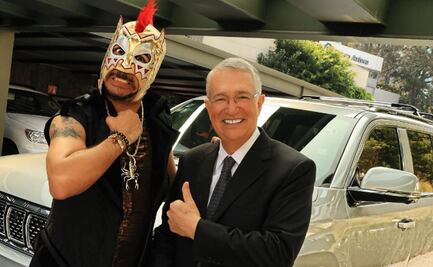 Ricardo Salinas 'conoce' billetes de 20 pesos con el Escorpión Dorado; "nunca había visto uno"