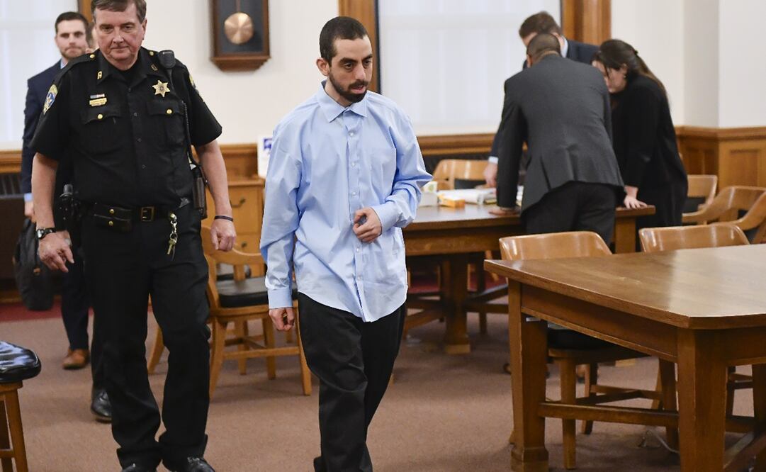 Hadi Matar, acusado de herir gravemente al autor Salman Rushdie en un ataque con cuchillo en 2022. Foto: AP.