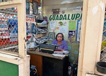 Hermelinda mantiene vivo el último escritorio público