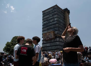 Eclipse solar 2024: 65 mil personas se dieron cita en CU para observar el fenómeno