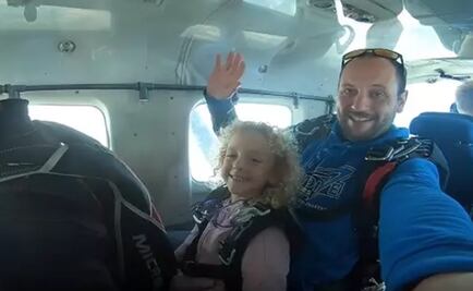 Lola-Jo, la niña paracaidista de 6 años más joven en Reino Unido 