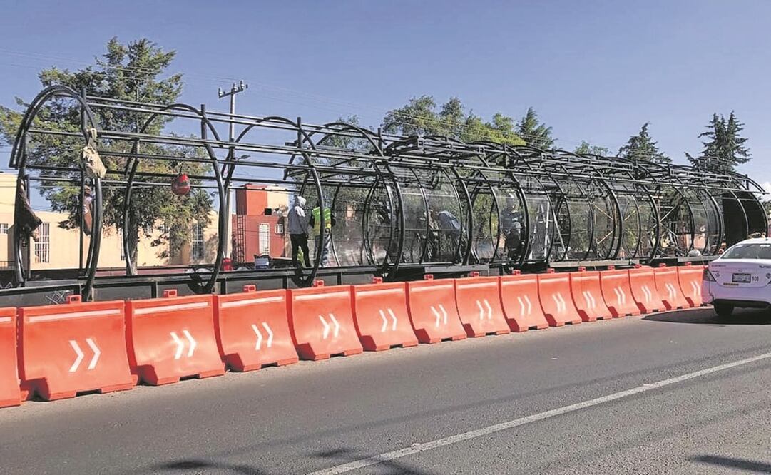 Las estaciones Quetzalcóatl y Rancho La Luz serán movibles por si la demanda de usuarios crece; llevan un avance de 75%, dicen. Foto: Emilio Fernández / EL UNIVERSAL