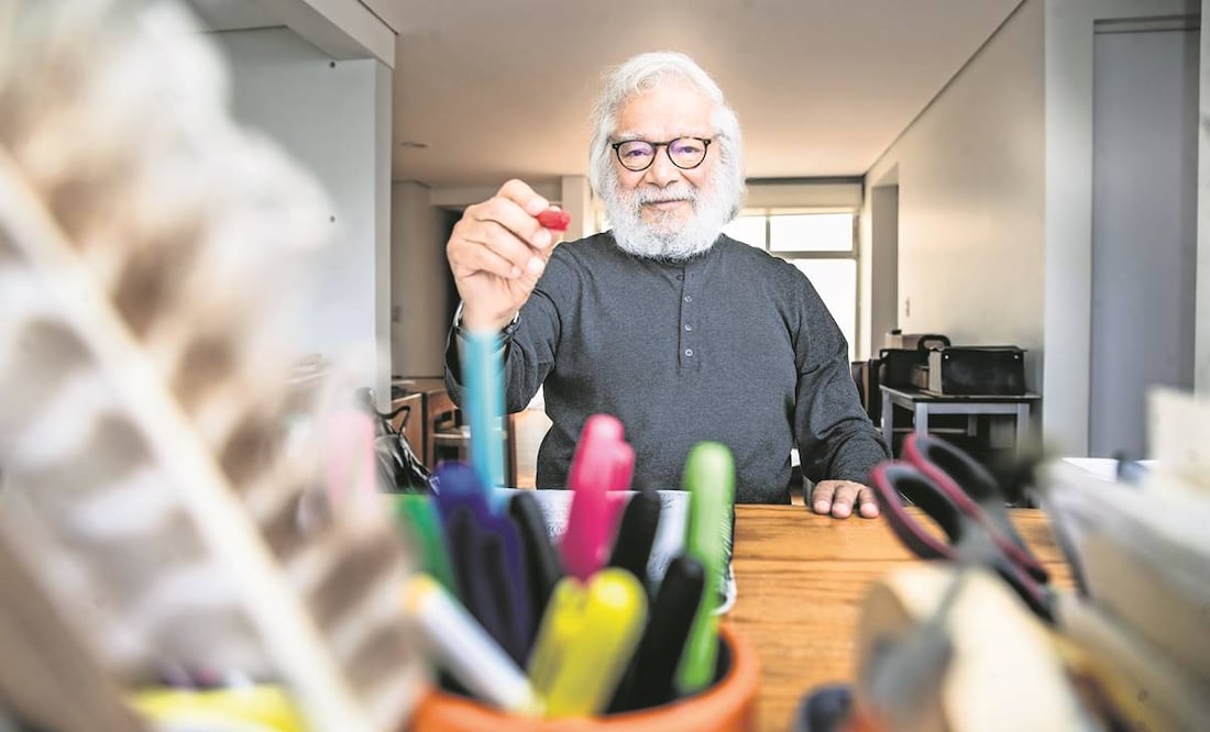 Para Helio Flores, el contenido, el dibujo y el humor son los ingredientes indispensables para lograr una caricatura con éxito. Foto: Germán Espinosa/ El UNIVERSAL