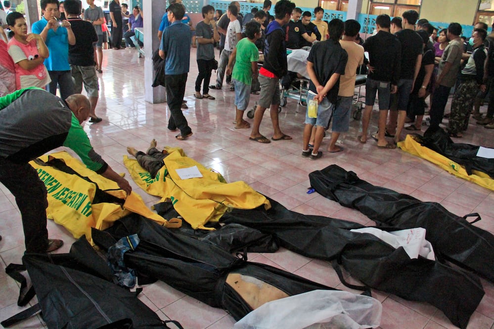 Al menos 32 personas fueron hospitalizadas tras el incendio (AP)