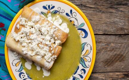 Prepara ricos tacos dorados en salsa verde SIN ACEITE 