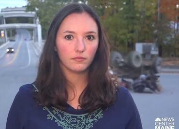 Reportera da la nota al grabar accidente vial en EU