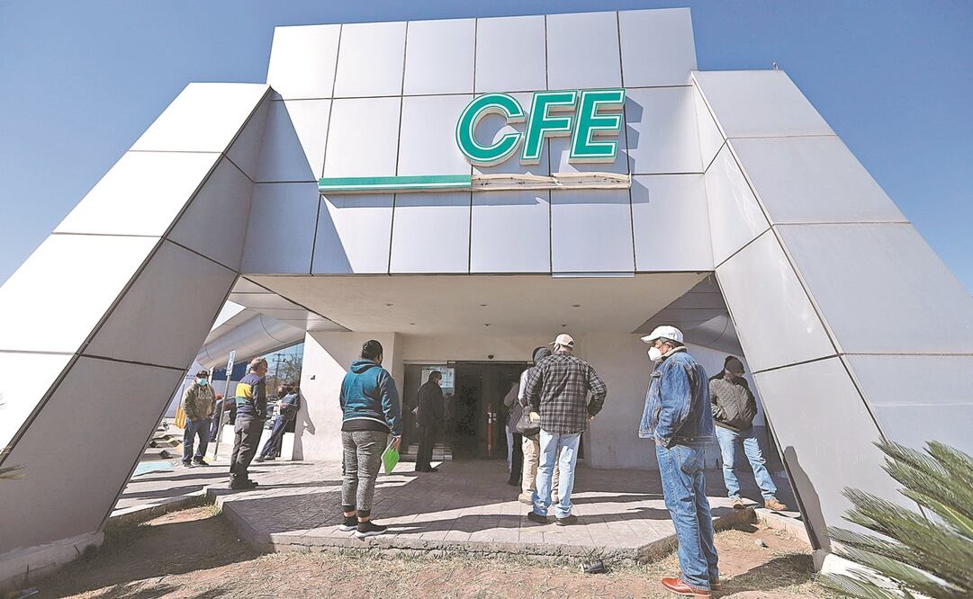 FEMSA, propietaria de la marca OXXO, informó que en 2020 pagó mil 576 millones de pesos a la CFE, en respuesta a comentarios del presidente López Obrador. Foto: ARCHIVO EL UNIVERSAL