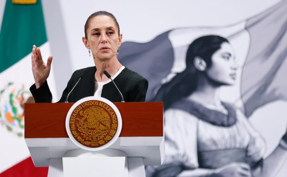 Al manifestar “¿Vieron cuánto aguantó el peso?“, la presidenta Sheinbaum Pardo destacó que el peso mexicano se mantuvo estable en estos últimos días pese al amago del gobierno de Estados Unidos de imponer aranceles a productos mexicanos. Foto: Diego Simón / EL UNIVERSAL