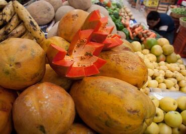 Prematuro, señalar a papaya mexicana como fuente de salmonella: Senasica