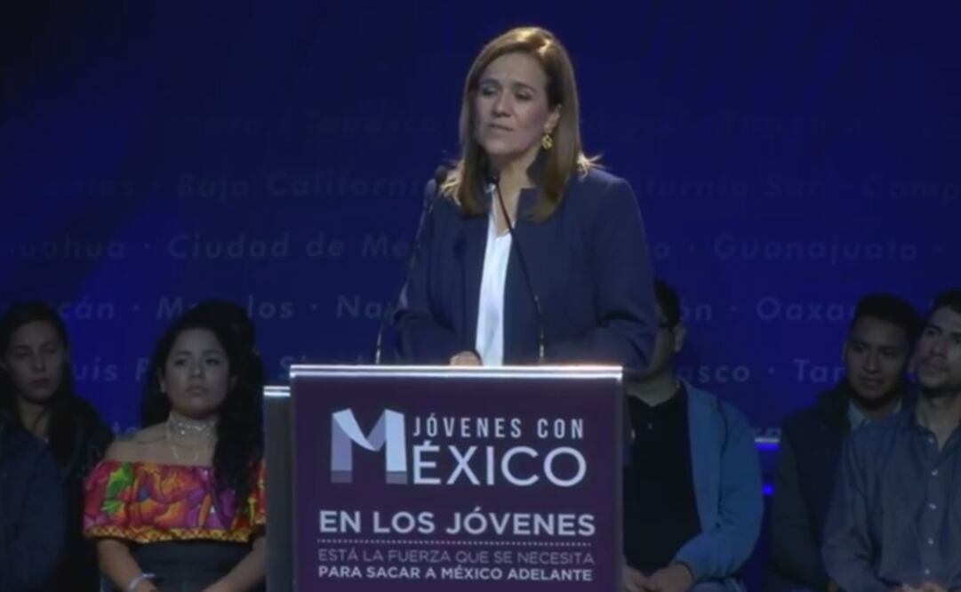 Ante jóvenes, la embajadora de Yo con México condenó el uso electoral de los programas sociales. /Tomada de Facebook