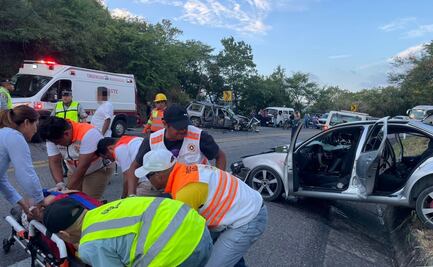 Choque entre vehículos deja dos muertos y ocho lesionados en autopista de Chiapas; cinco heridos eran venezolanos