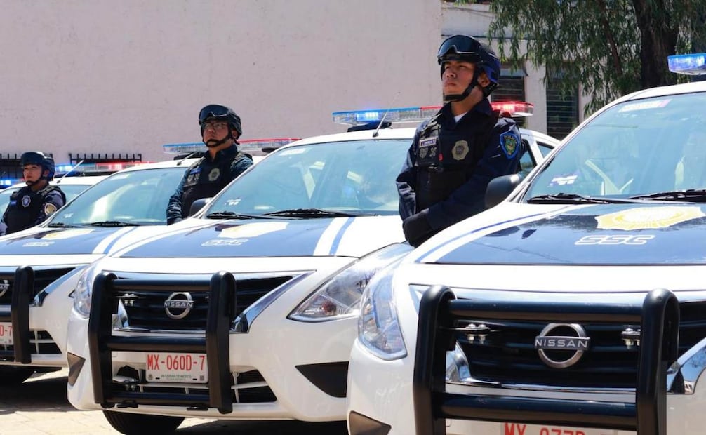 La alcaldesa de Xochimilco, Circe Camacho, entregó 20 nuevas patrullas a agentes de la policía de dicha demarcación. Foto: Especial