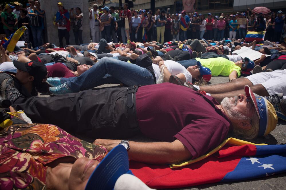 La oposición venezolana se concentra en el este de Caracas para hacer un acto de homenaje a los jóvenes de la selección Sub'20 (EFE)