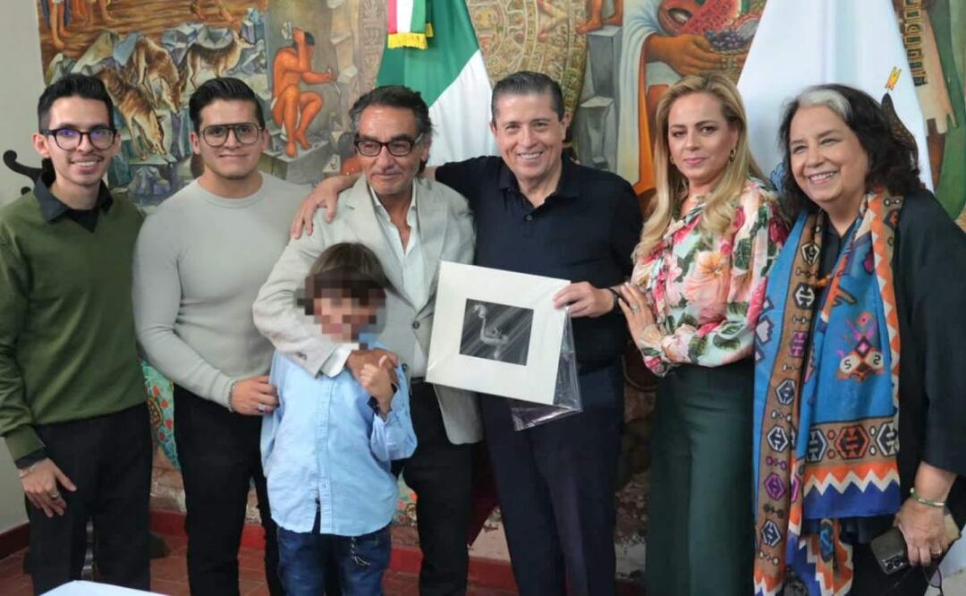 Alcalde Giovani Gutiérrez Aguilar (centro) durante el cierre de la Feria del libro Coyoacán (29/03/2025). Foto: Especial