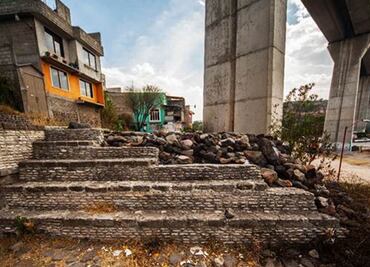 Construyen sobre vestigios toltecas