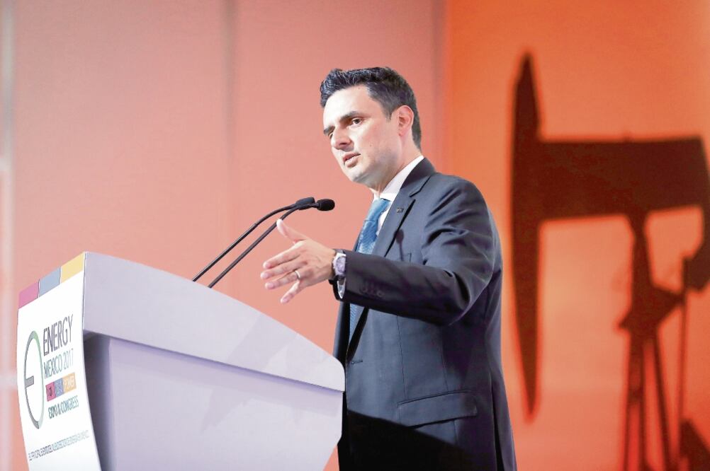 Guillermo García, presidente de la CRE, dijo estar dispuesto a reunirse con el Presidente para tratar temas energéticos. Foto: ARCHIVO EL UNIVERSAL