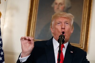 Trump elimina foros de asesores tras dimisión de empresarios por Charlottesville