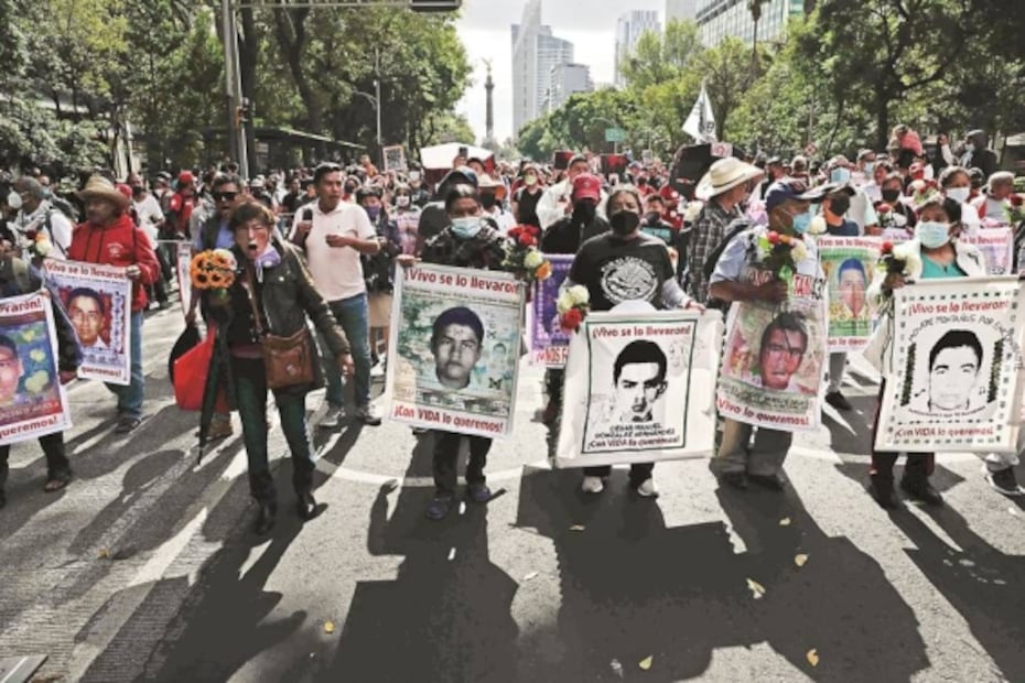 Padres de los 43 exigen castigo a militares