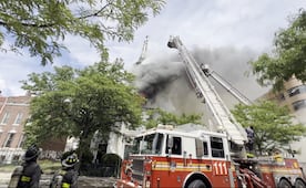 Incendio destruye histórica iglesia de 174 años en Brooklyn; no reportan heridos