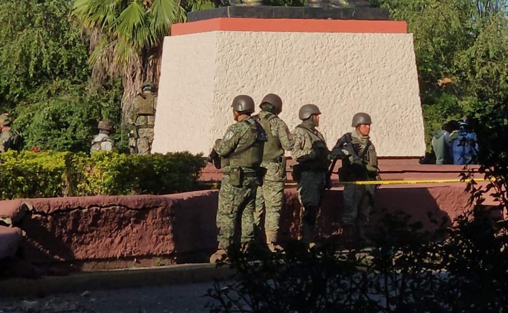Comandante de Policía Municipal sufre atentado en Culiacán; su vehículo volcó tras el ataque.
Foto: Especial.