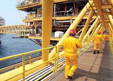 Mexico's Pemex agrees to 3.17 pct pay rise for oil workers' union