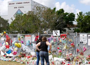 Abrumador y aterrador regresar a la escuela: sobrevivientes de tiroteo en Florida