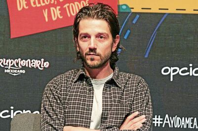 Usan un Diego Luna pirata para vender