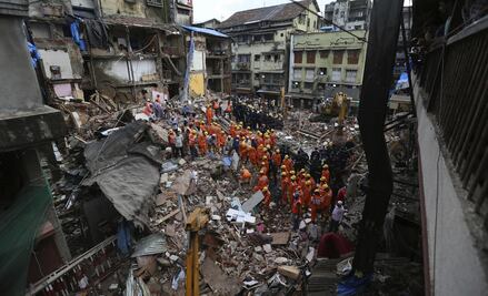 Aumenta a 33 los muertos en derrumbe en Bombay