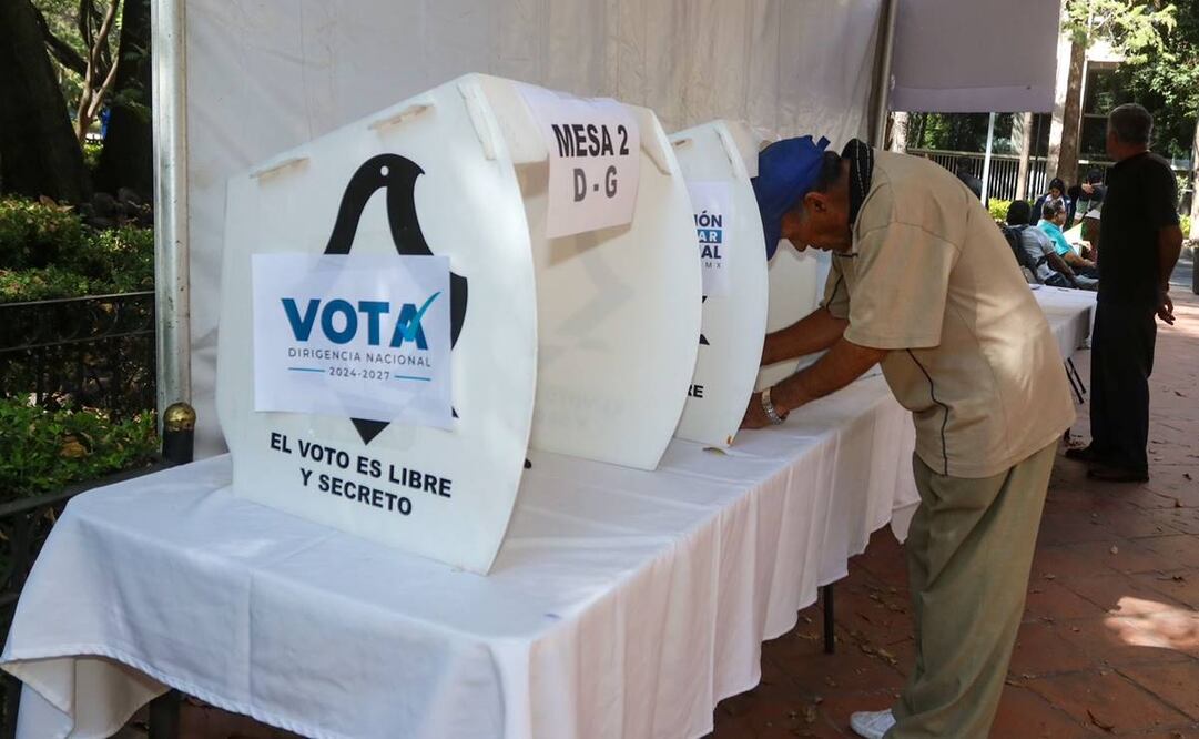 Personas acuden a las votaciones del PAN en la Alcaldía Miguel Hidalgo. Foto: Axel Sánchez / EL UNIVERSAL