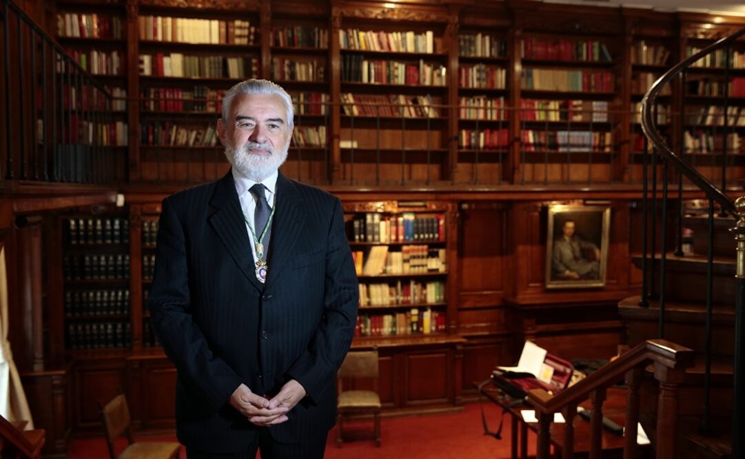 Darío Villanueva preside la reunión para preparar el "Diccionario fraseológico panhispánico". Foto: EFE/Felipe Trueba, archivo