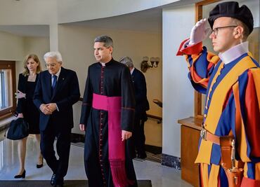 Silencio, lágrimas y rosas, en una despedida íntima