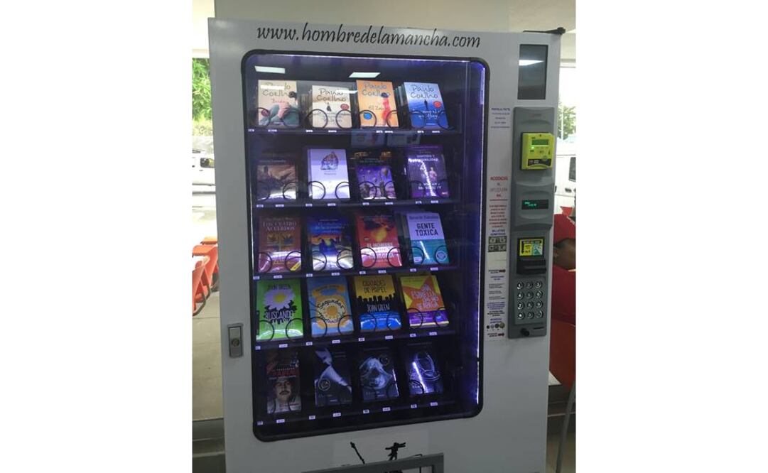 Cada una de las "vending machines" contiene unos veinte títulos, lo que equivale a un inventario de 208 libros a precios que van desde 3.95 hasta 25.95 dólares. FOTO: EFE.