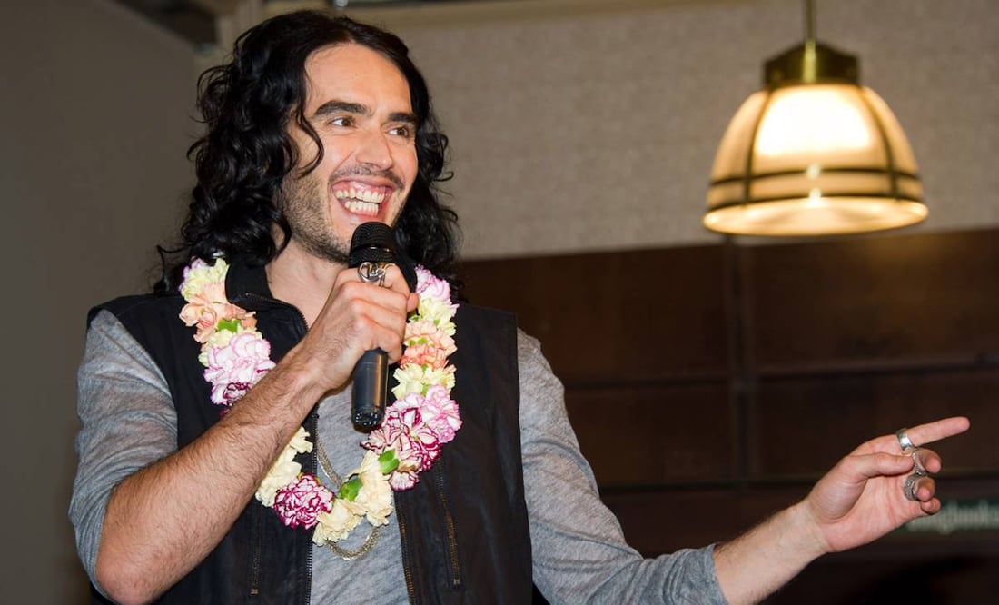El controvertido actor y humorista Russell Brand niega las acusaciones de abuso sexual. Foto: Archivo EFE.