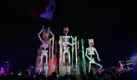FOTOS: Inauguran mega ofrenda de Día de Muertos en el Zócalo de la CDMX