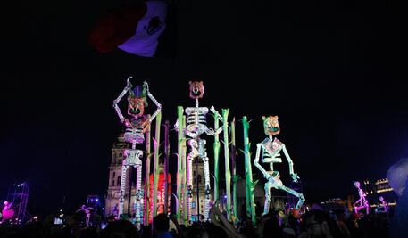 FOTOS: Inauguran mega ofrenda de Día de Muertos en el Zócalo de la CDMX