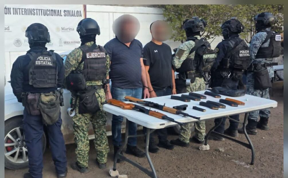 Les encontraron cuatro fusiles calibre 5.56X45 mm, un AK-47, cinco pistolas, 45 cargadores abastecidos para diversas armas de fuego. | Foto: Especial.