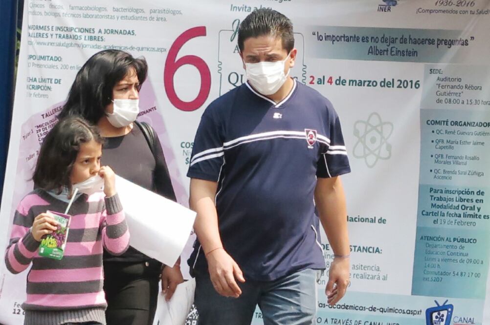 Personas acuden al Instituto Nacional de Enfermedades Respiratorias para se r atendidas; la Ciudad de México encabeza los casos de influenza, informa la Ssa (LUIS CORTÉS. EL UNIVERSAL)