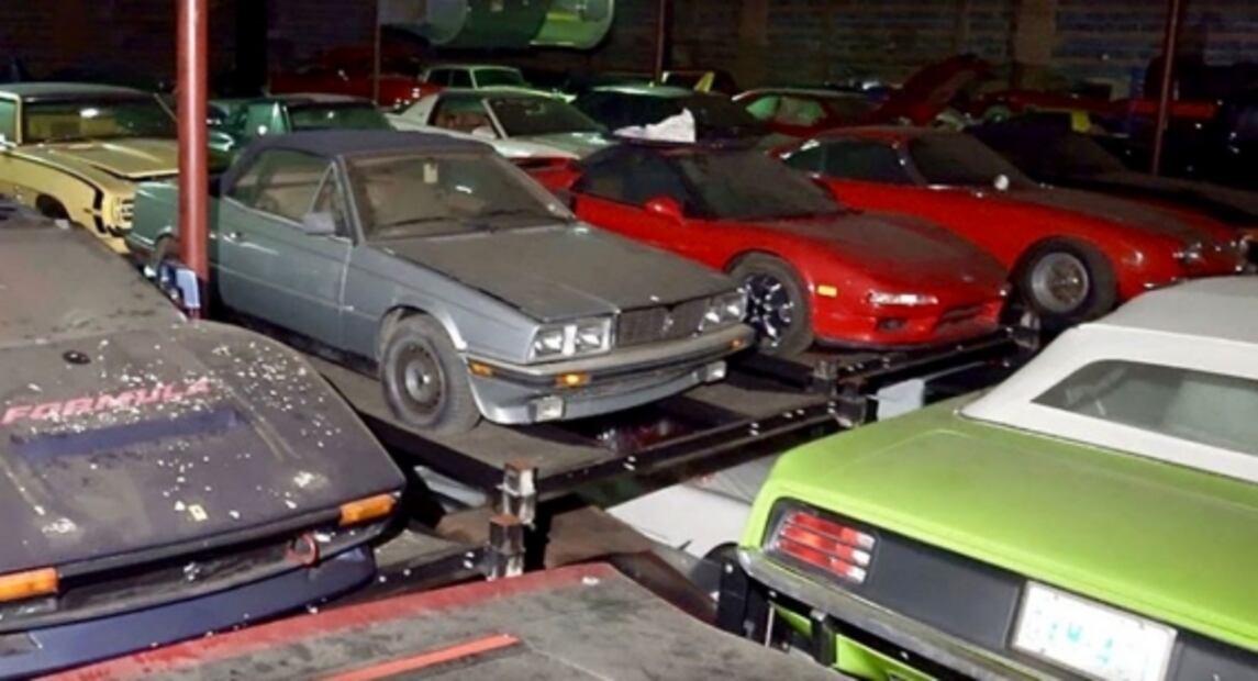 Colección de 300 autos clásicos abandonada es encontrada 30 años después
