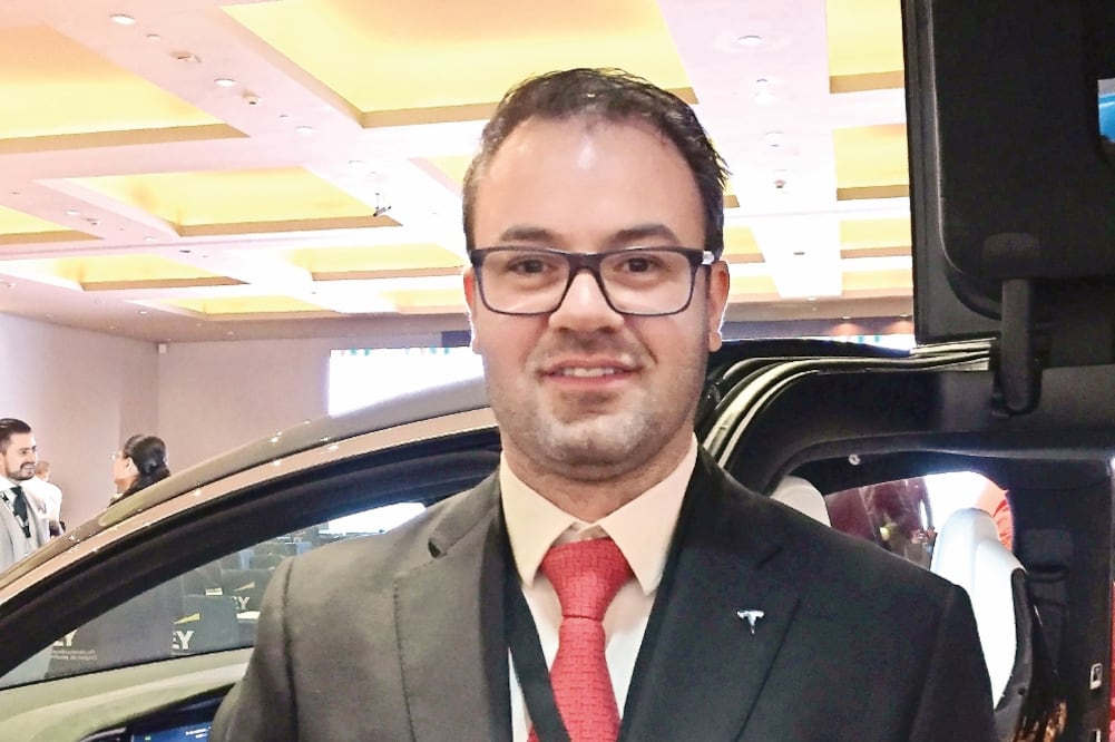 Eugenio Grandio dijo que Tesla ha instalado 50 puntos de recarga con un total de 150 cargadores para sus autos eléctricos en México (SARA CANTERA. EL UNIVERSAL)