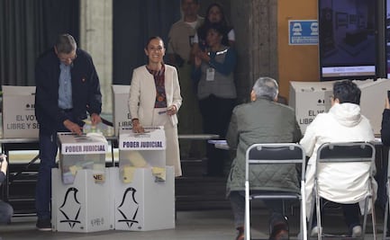 Claudia Sheinbaum vota en elección judicial; "¡Viva la democracia!", grita la Presidenta