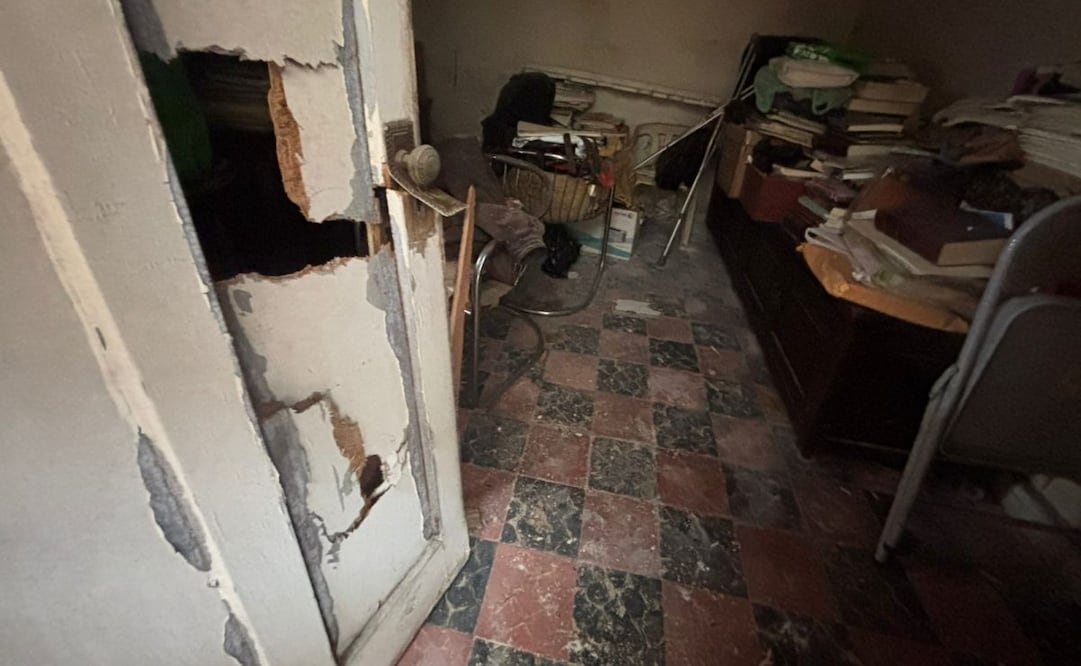 Vecinos de la calle Río Ebro denuncian destrozos y saqueos tras operativo policial en la alcaldía Cuauhtémoc.
Foto: Juan Carlos Williams