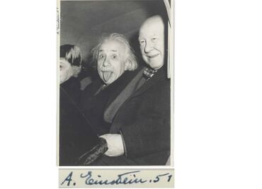 La historia de la foto de Albert Einstein con la lengua de fuera