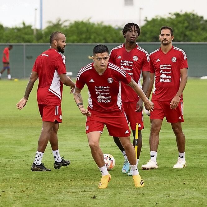 Los costarricenses podrían estarse jugando la permanencia de su director técnico, Foto: Twitter