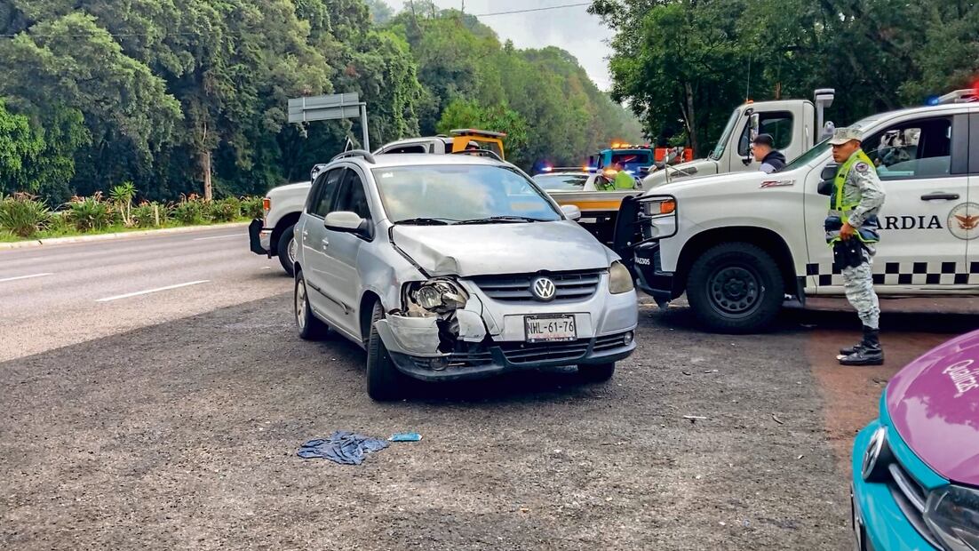 El vehículo de Javier Cano, conductor guerrerense, fue alcanzado por otro automóvil que viajaba a exceso de velocidad en ese tramo. Foto: Paola Reyes | El Universal