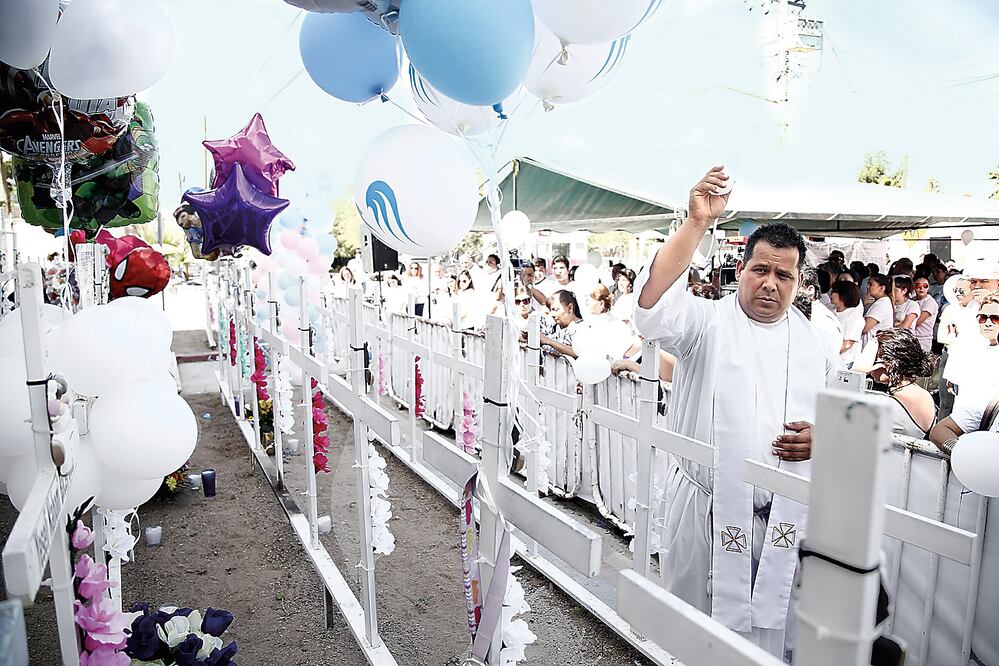 En memoria de los 49 niños que murieron en el incendio de la estancia infantil, se ofició una misa el pasado 5 de junio. (Especial)