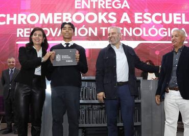 Gobernador de Michoacán entrega 6 mil chromebooks a estudiantes de secundaria; beneficia a 80 mil alumnos