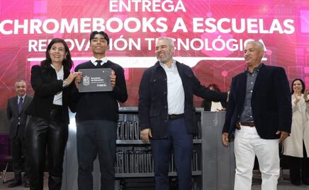 Gobernador de Michoacán entrega 6 mil chromebooks a estudiantes de secundaria; beneficia a 80 mil alumnos