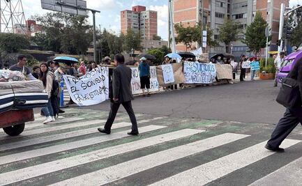 Estudiantes de la Prepa 4 de la UNAM bloquean Eje 10 Sur, en Coyoacán; exigen diversas demandas